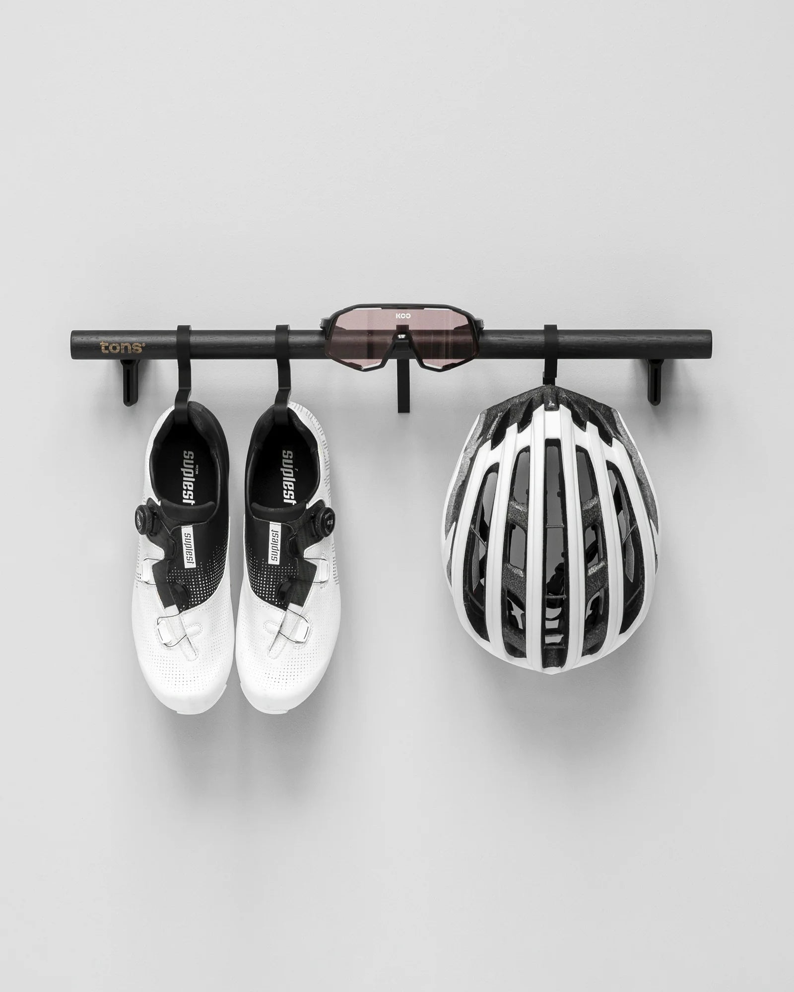Tonnen Bar A . Schuhe + Brille + Helm