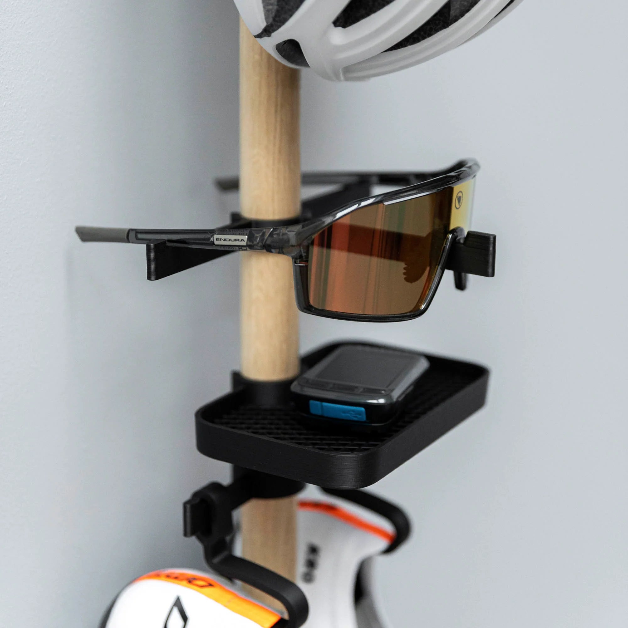 Tons Studio Rack D - Schuhe + 2xBrillen + Helm + Ablage