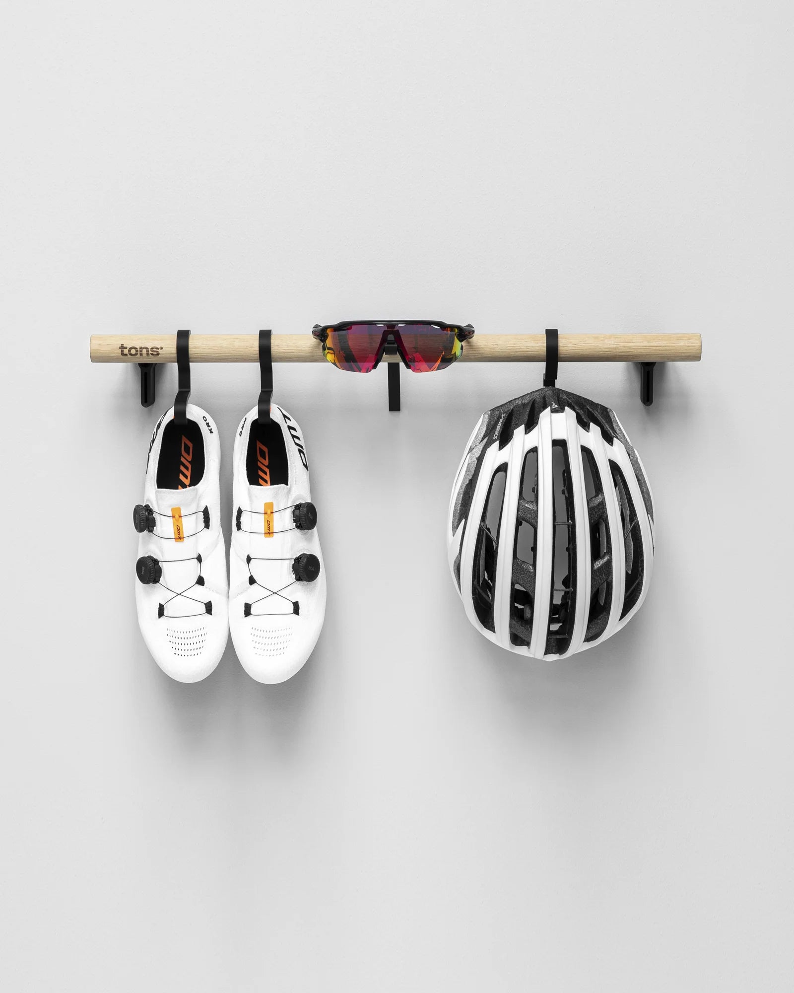 Tonnen Bar A . Schuhe + Brille + Helm