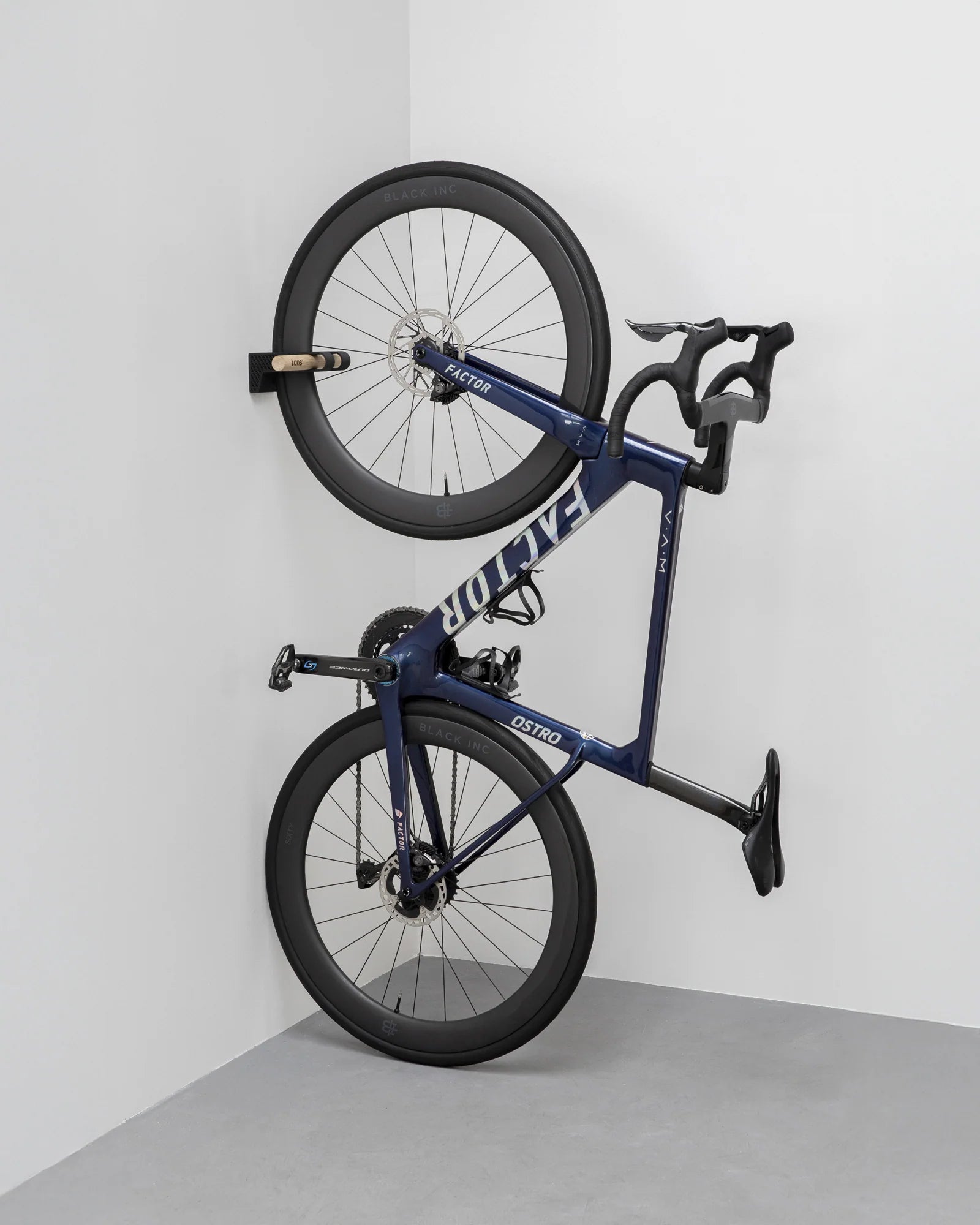 Tons Wandhalterung | Vertikal – Road