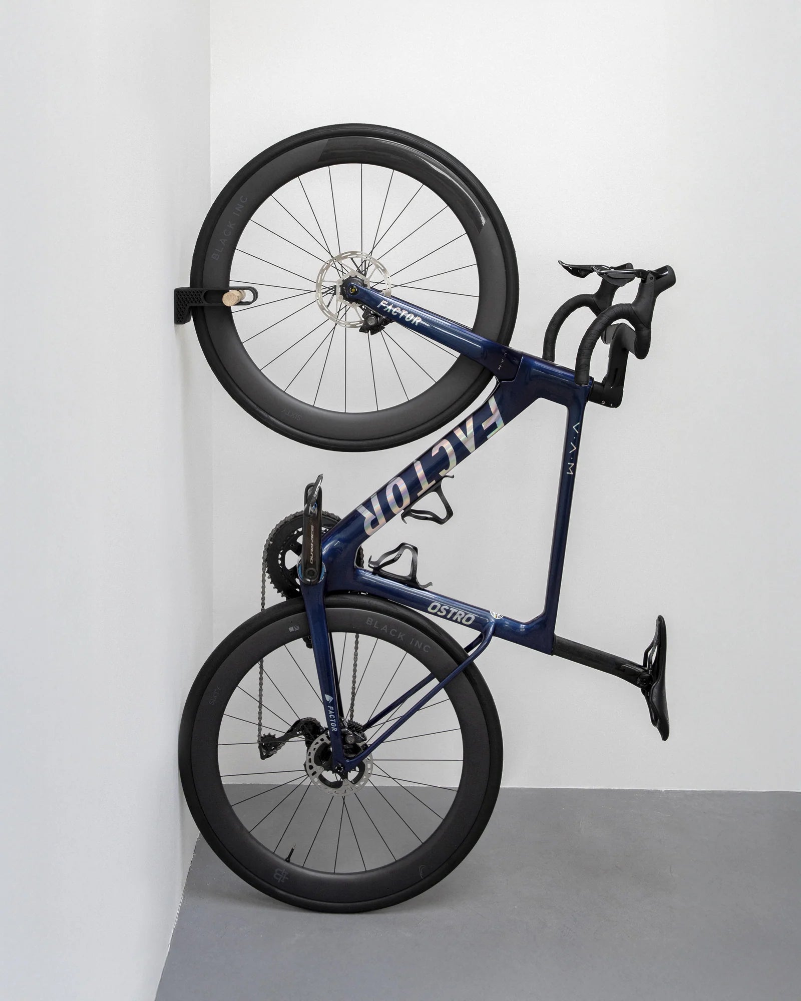 Tons Wandhalterung | Vertikal – Road