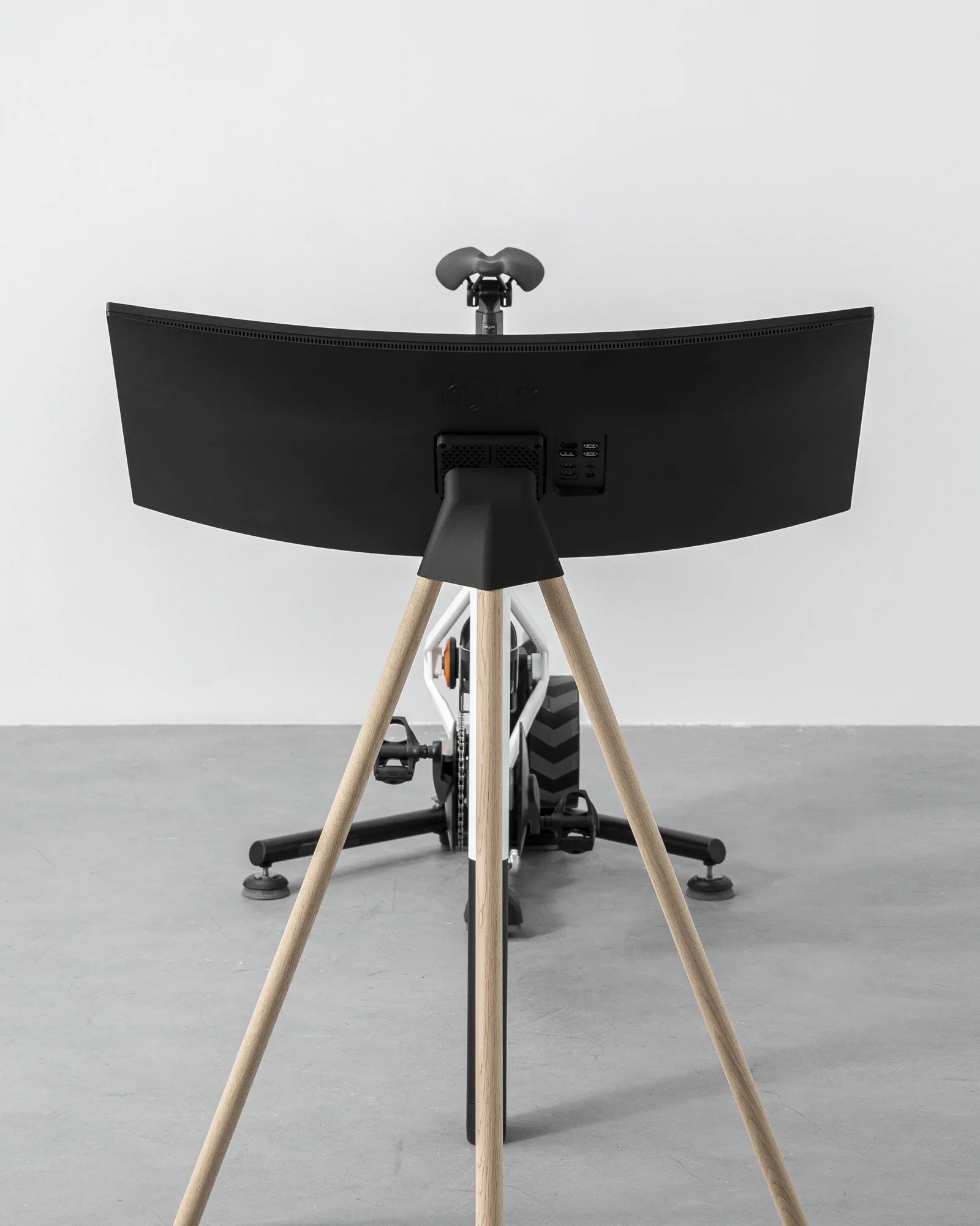 Tons Widescreen Stand + Tablett