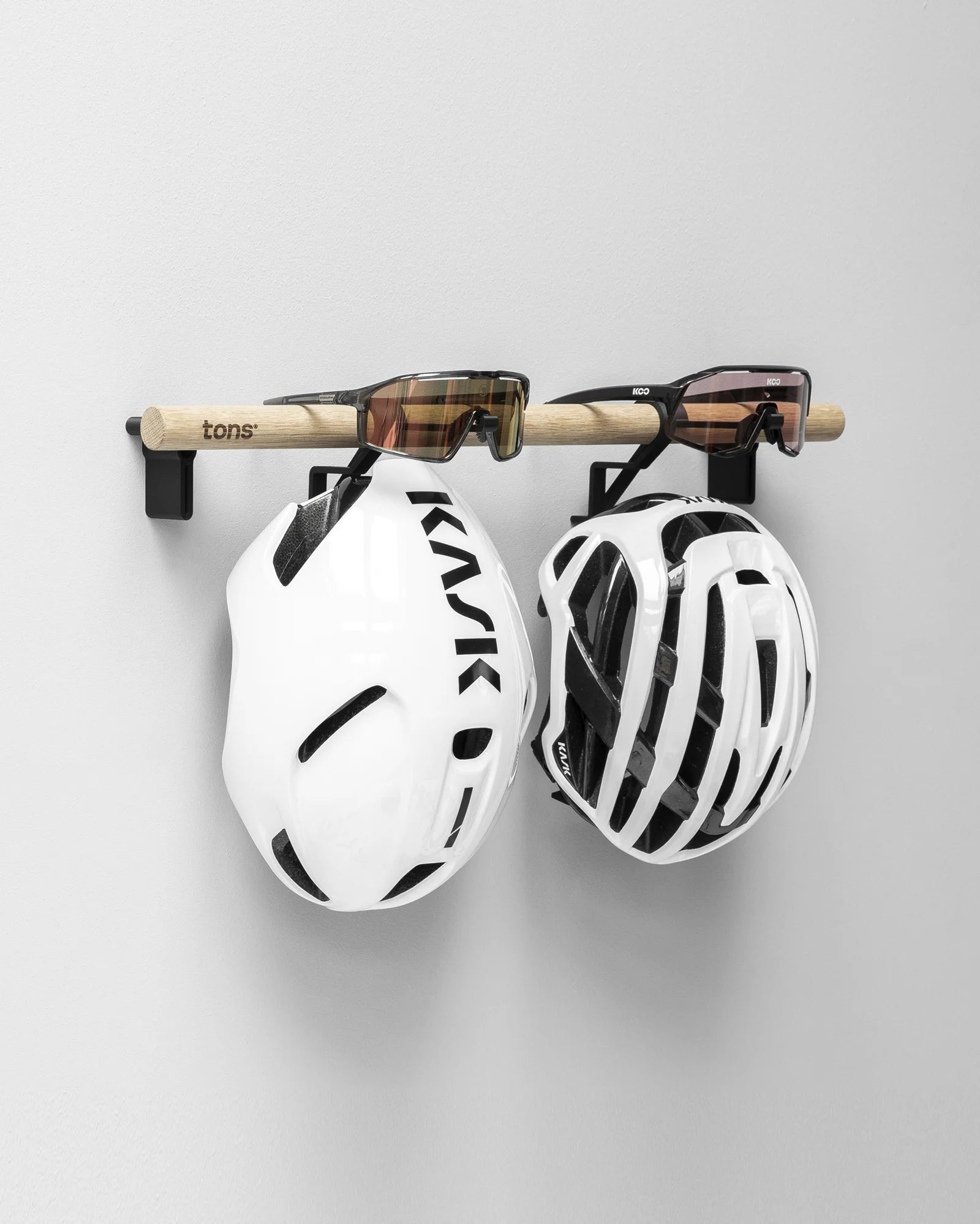 Tons Bar B 2 x Helm + 2x Brille