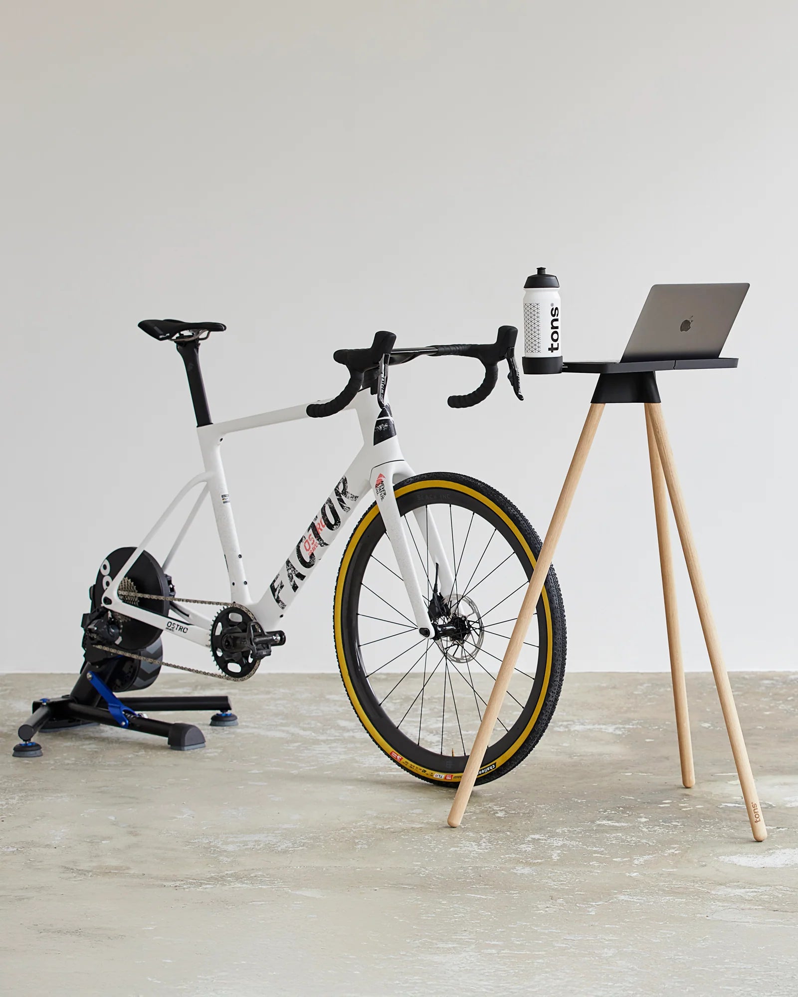 Tons Laptop Race Table + Halterungs-Kit