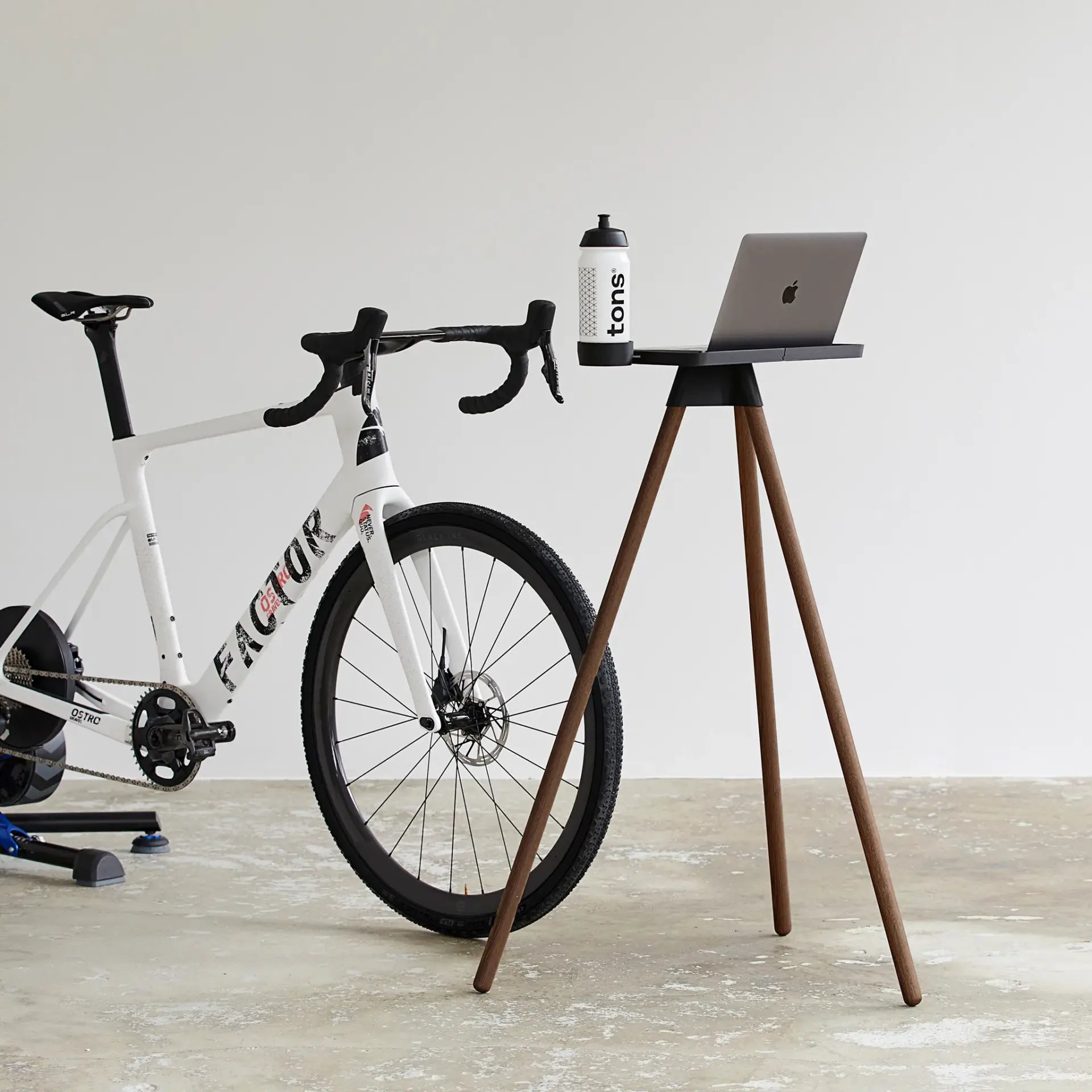 Tons Studio Laptop Race Table Wildeiche